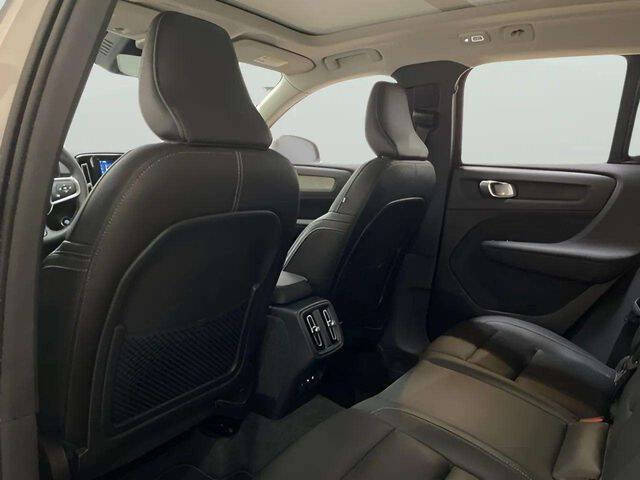 2025 Volvo XC40 B5 Plus Bright Theme