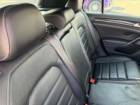 2017 Volkswagen Golf R 4Motion