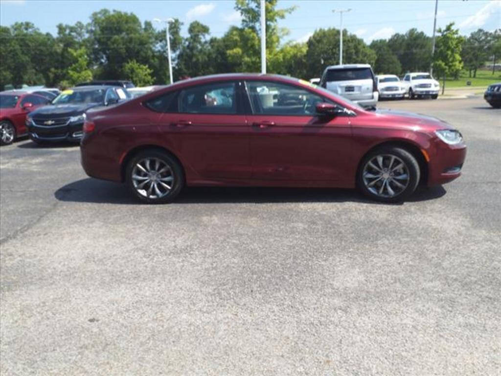 2015 Chrysler 200 for sale at MOORE BROTHERS in Oxford, MS