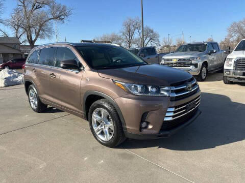 2018 Toyota Highlander for sale at Robert Brogden's Garden City Automotive - Garden City GMC in Garden City KS