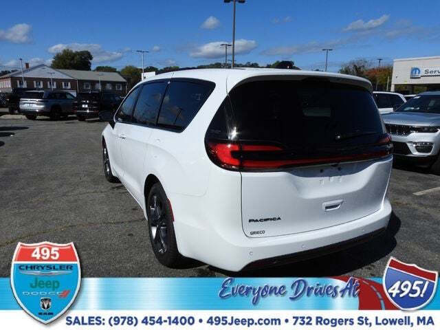 2026 Chrysler Pacifica Select