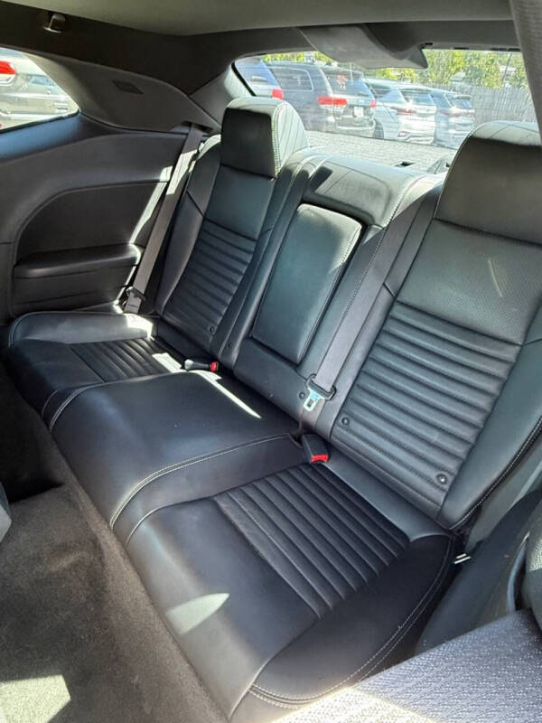 2013 Dodge Challenger SXT Plus