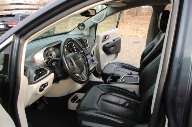 2021 Chrysler Pacifica Touring L