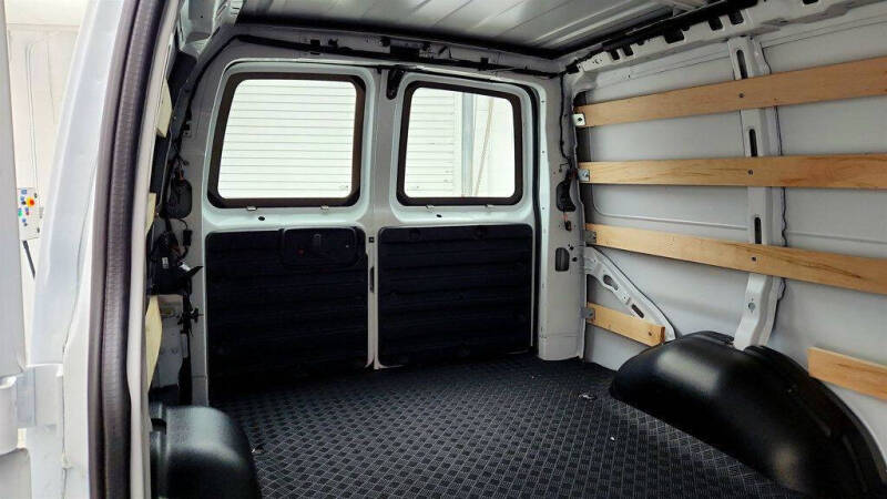 2025 Chevrolet Express 2500