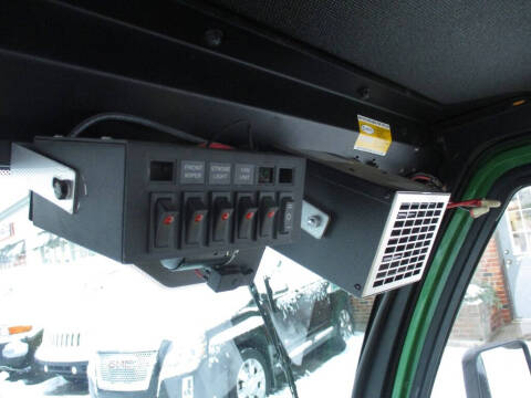 2017 John Deere GATOR TX 4X2