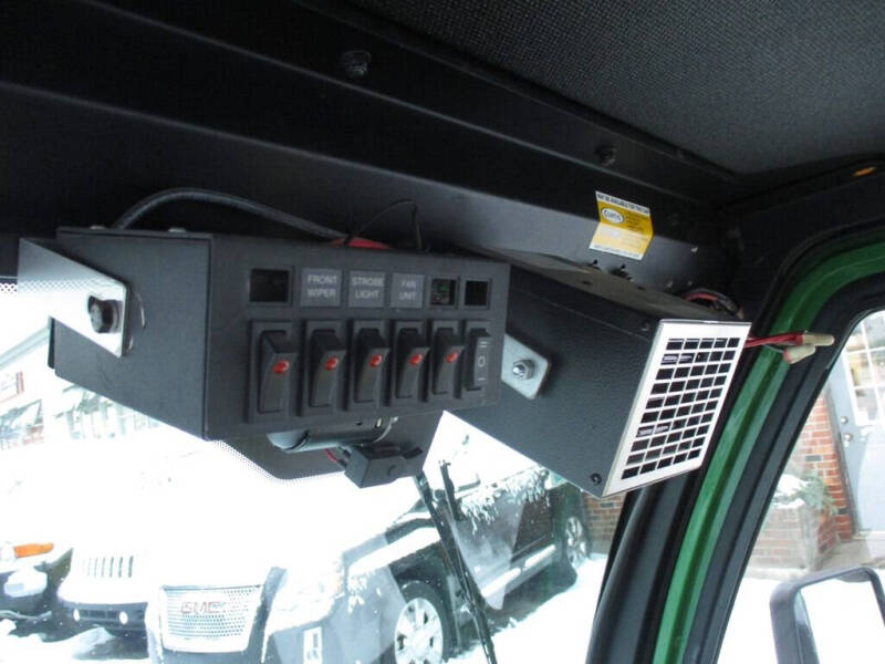 2017 John Deere GATOR TX 4X2