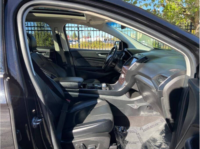 2019 Ford Edge Titanium