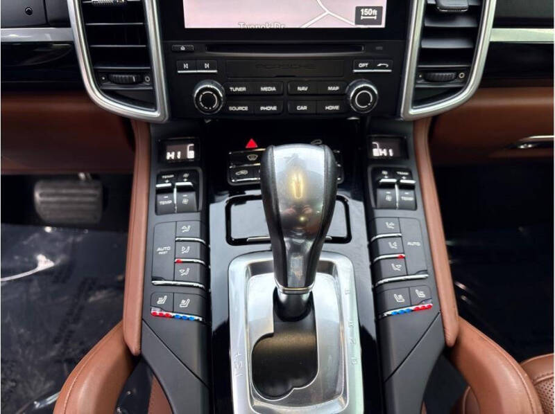 2017 Porsche Cayenne Platinum Edition