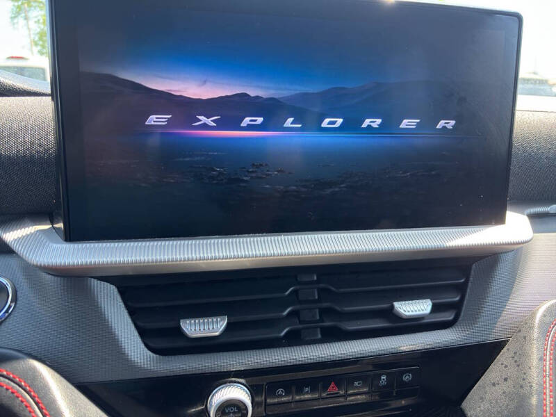 2025 Ford Explorer ST-Line
