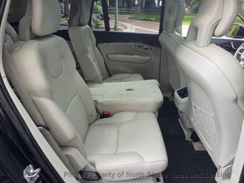 2016 Volvo XC90 T6 Momentum