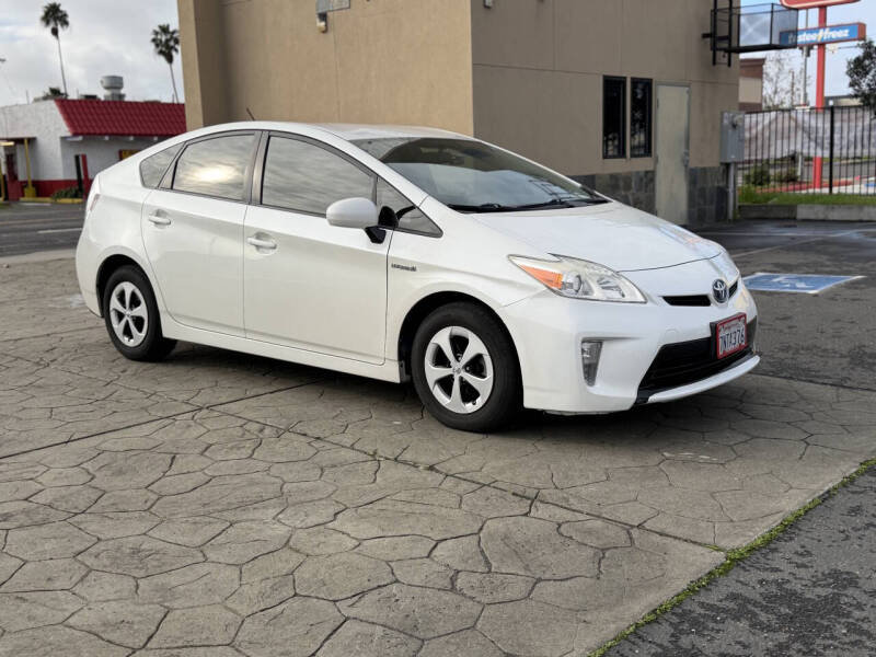 2015 Toyota Prius Two's photo