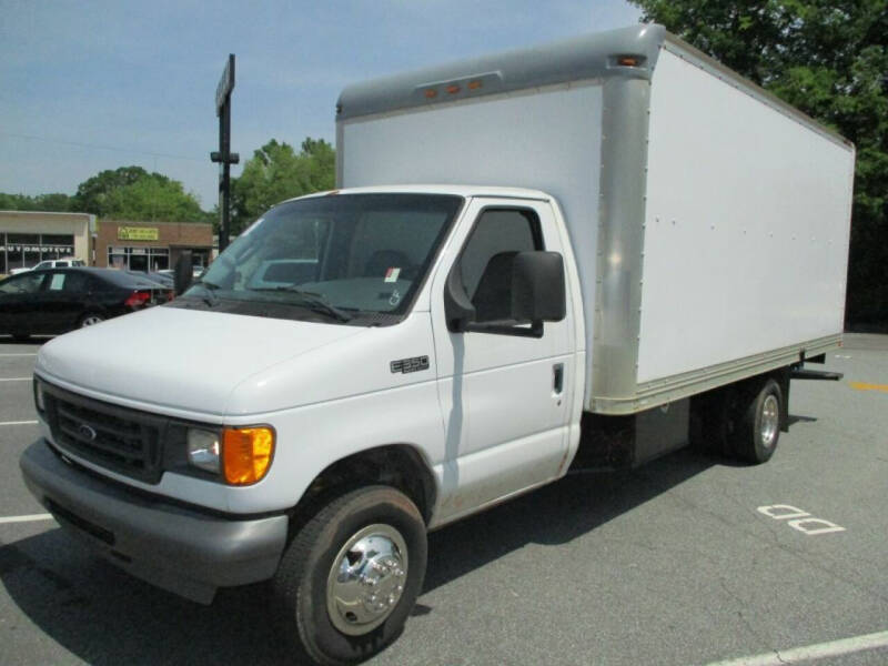 2005 Ford E-Series Chassis E-350 SD