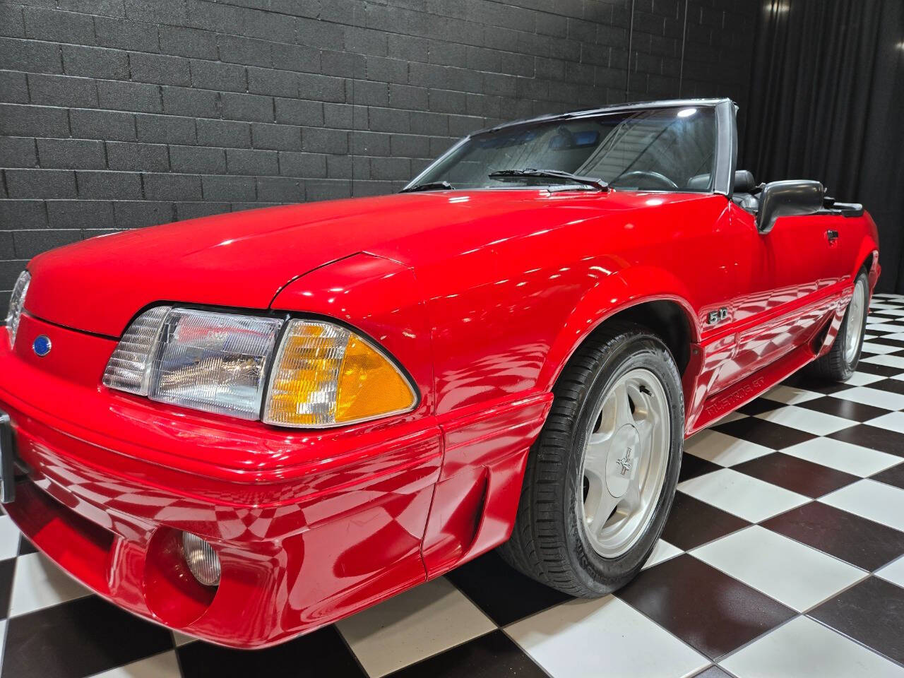 1992 Ford Mustang 8