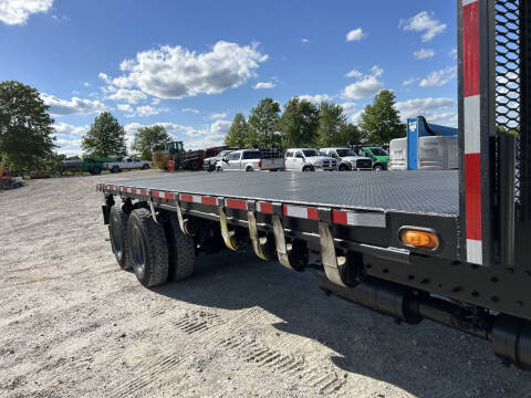 2017 Freightliner M2106 Truck