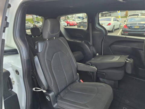 2020 Chrysler Pacifica Touring