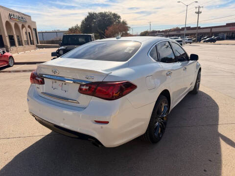 2016 Infiniti Q70 3.7