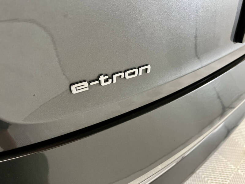 2019 Audi e-tron quattro Prestige