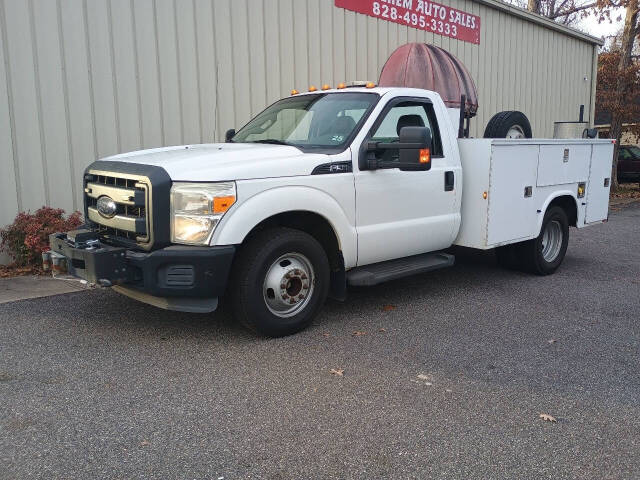 2012 Ford F-350 Super Duty Chassis Cab XL's photo