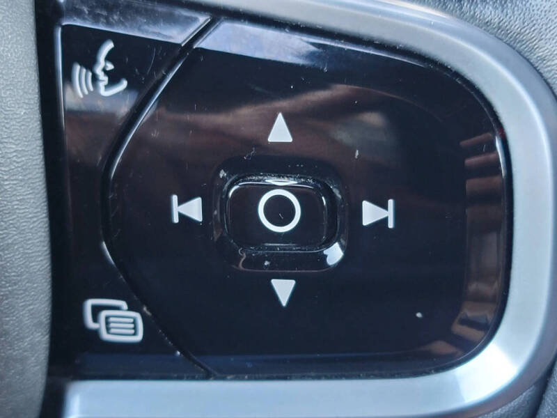 2018 Volvo XC90 T6 Momentum