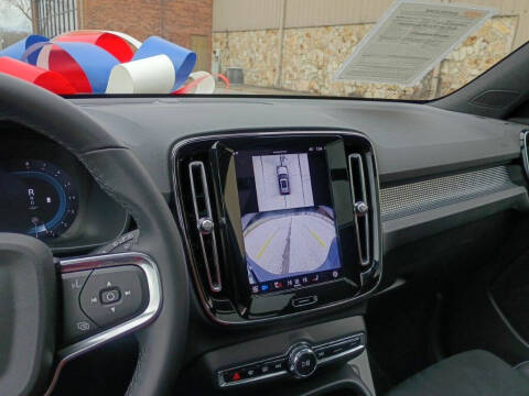 2025 Volvo XC40 B5 Plus Dark Theme