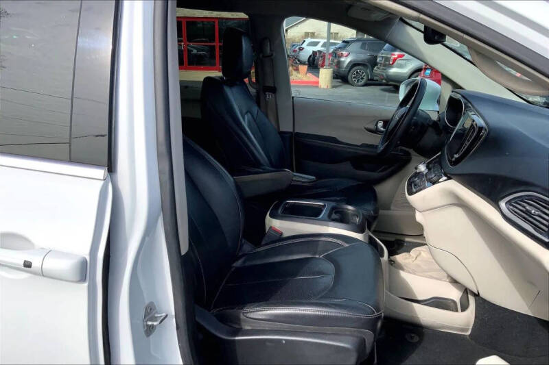2022 Chrysler Pacifica Touring L