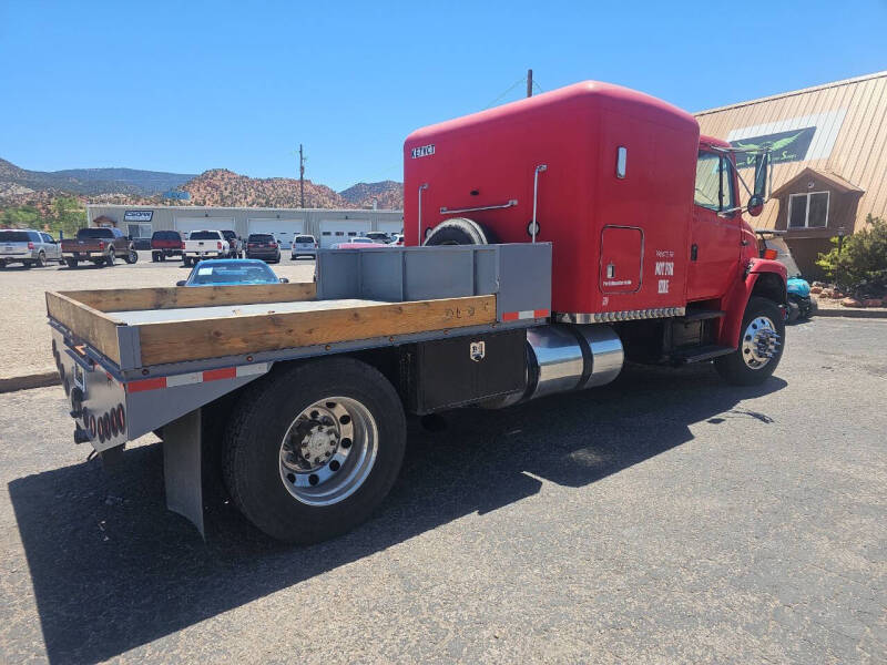 2003 Freightliner FL70