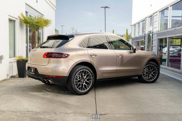 2017 Porsche Macan 14