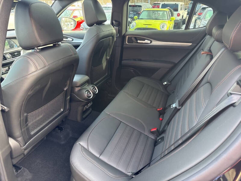 2025 Alfa Romeo Stelvio Intensa