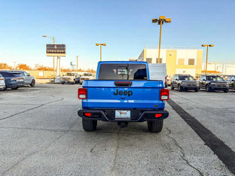 2025 Jeep Gladiator NightHawk