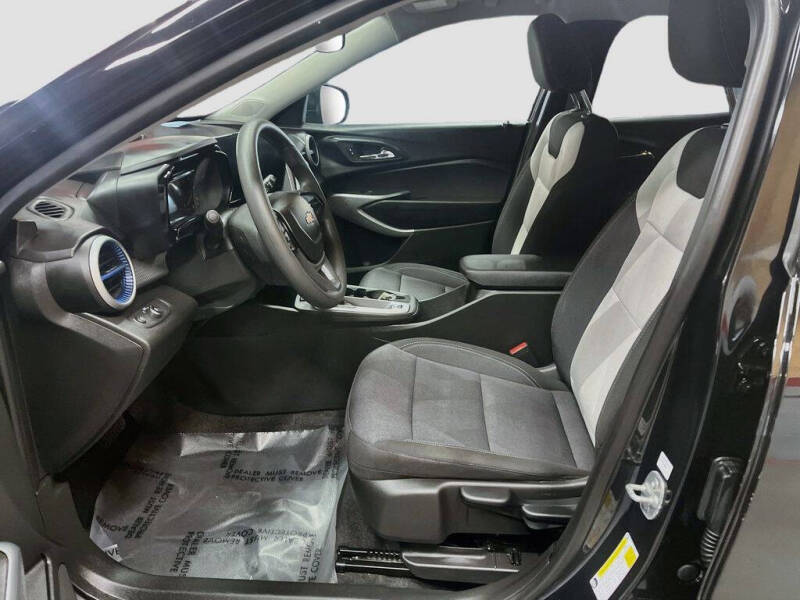 2025 Chevrolet Trax LS