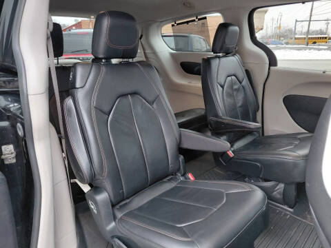 2017 Chrysler Pacifica Touring-L