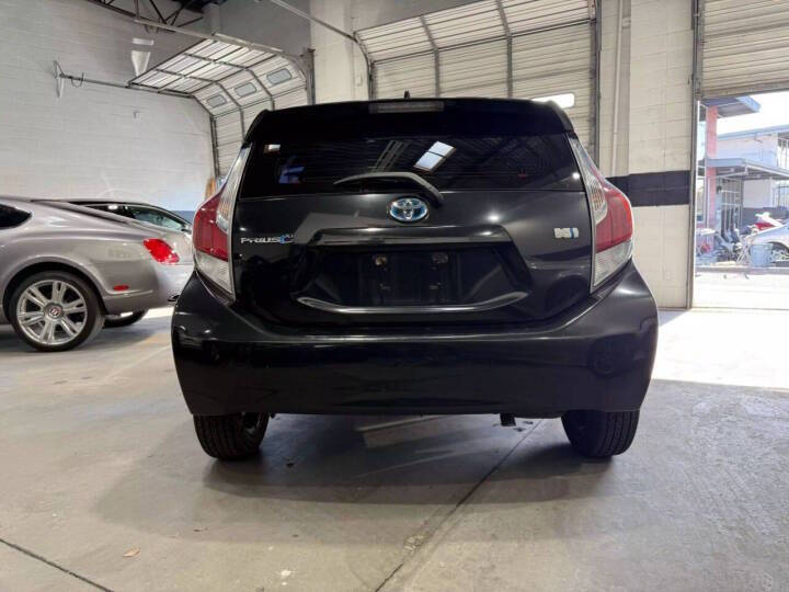 2016 Toyota Prius c Two