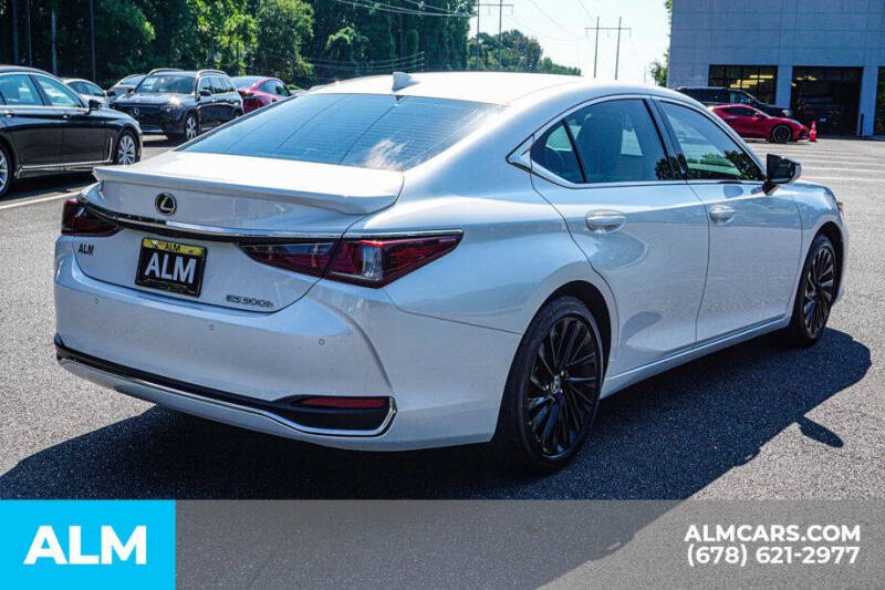 2024 Lexus ES 300h Luxury