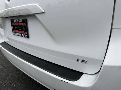 2017 Toyota Sienna LE 8-Passenger