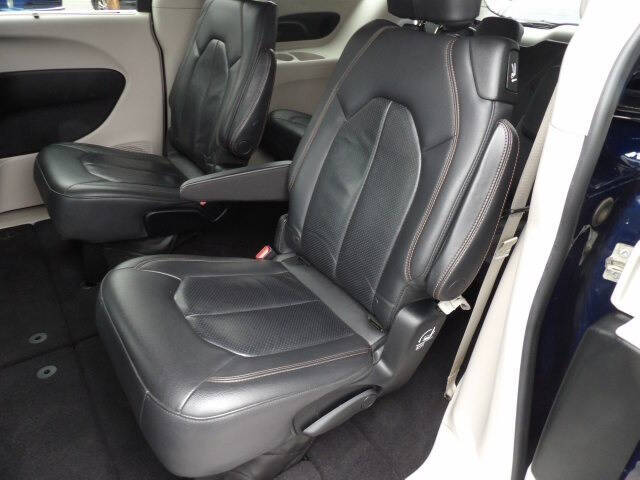 2017 Chrysler Pacifica Touring-L Plus