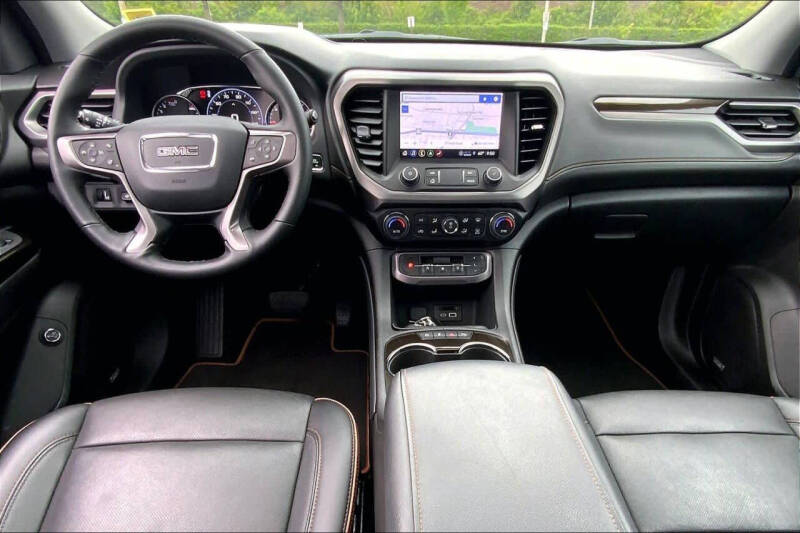 2023 GMC Acadia AT4