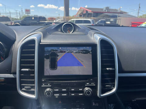 2017 Porsche Cayenne Platinum Edition