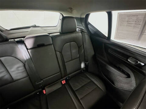 2023 Volvo XC40 B4 Plus Bright Theme