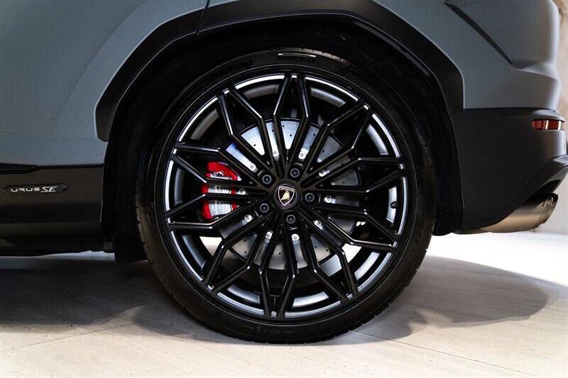 2025 Lamborghini Urus SE
