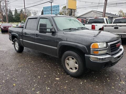 2005 GMC Sierra 1500 for sale at MEDINA WHOLESALE LLC in Wadsworth OH