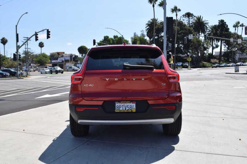 2020 Volvo XC40 T4 Momentum