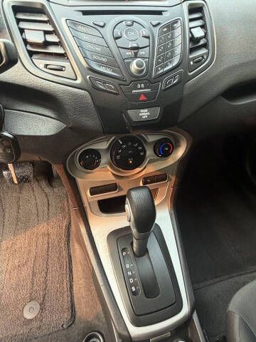 2017 Ford Fiesta SE