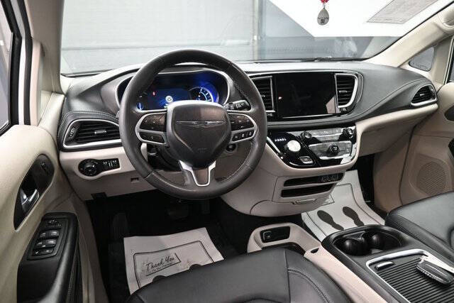 2024 Chrysler Pacifica Plug-In Hybrid Select