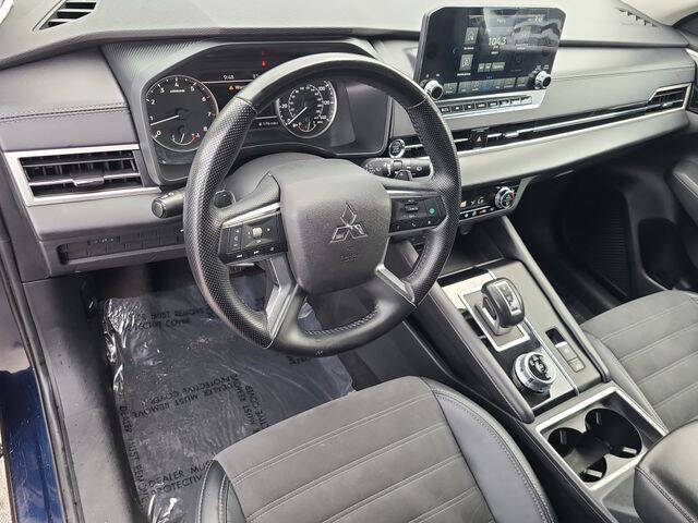 2024 Mitsubishi Outlander SE