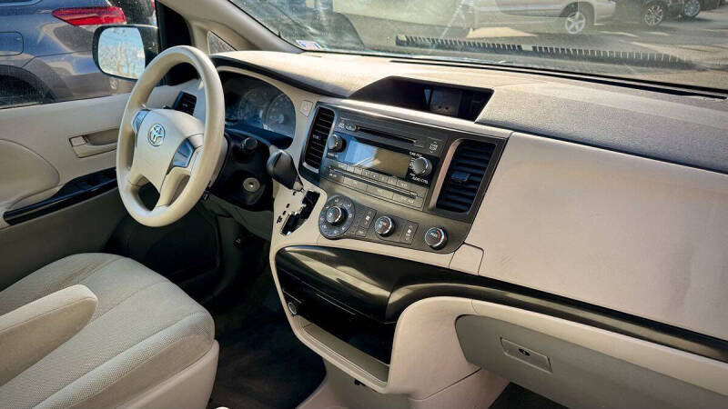 2011 Toyota Sienna Base 7-Passenger