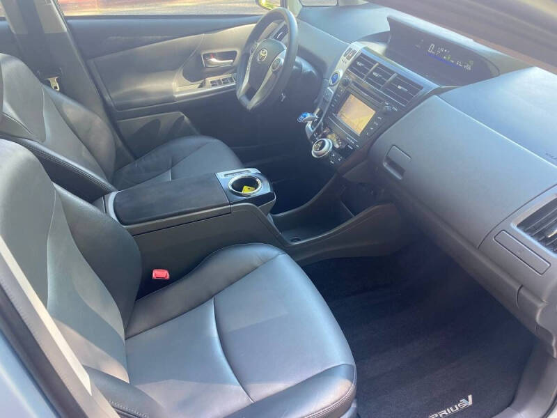 2012 Toyota Prius v Five