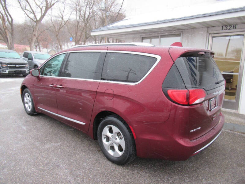 2017 Chrysler Pacifica Touring-L Plus
