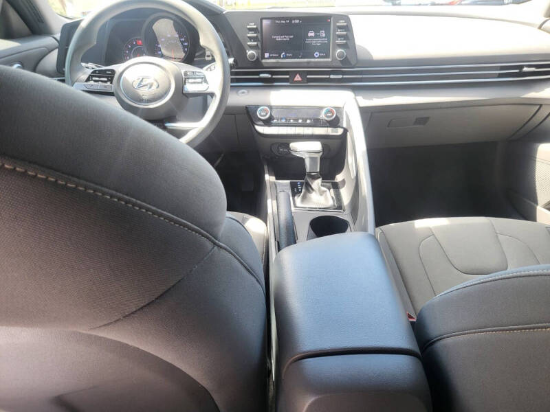 2022 Hyundai Elantra SEL
