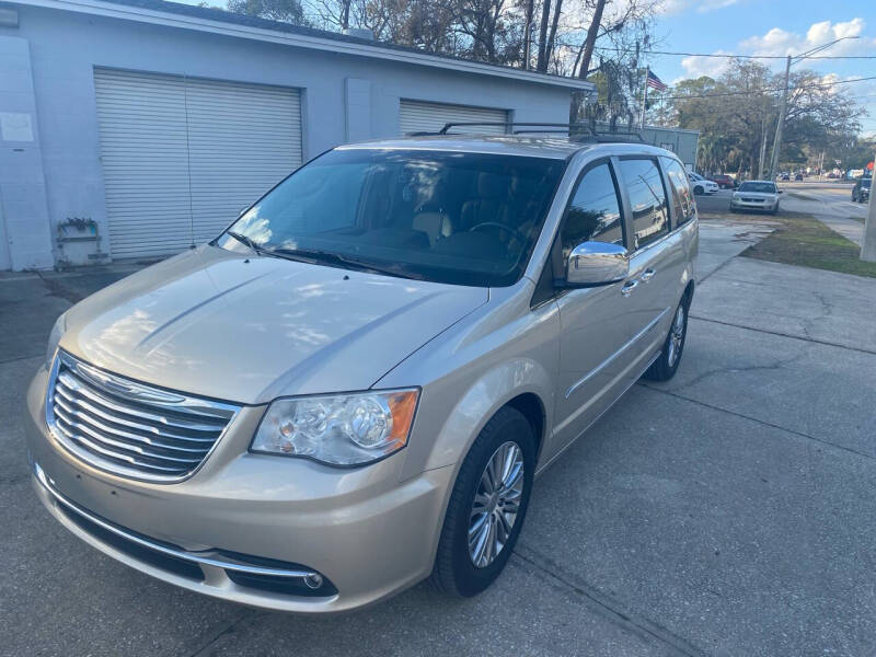 2014 Chrysler Town and Country Touring-L