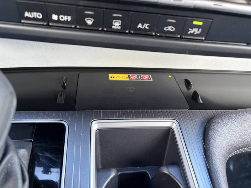 2025 Toyota Sienna LE 8-Passenger